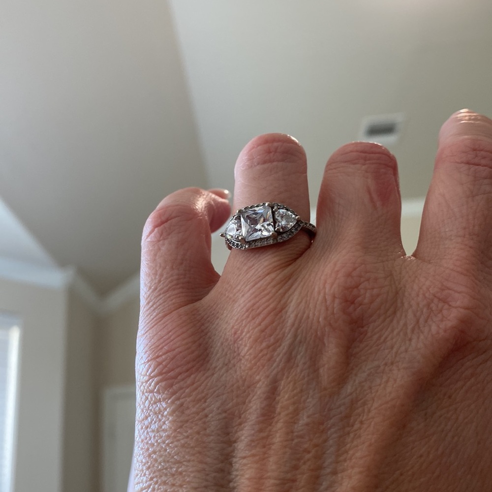 925/14kw Gold Cushion/Heart Cut CZ Ring